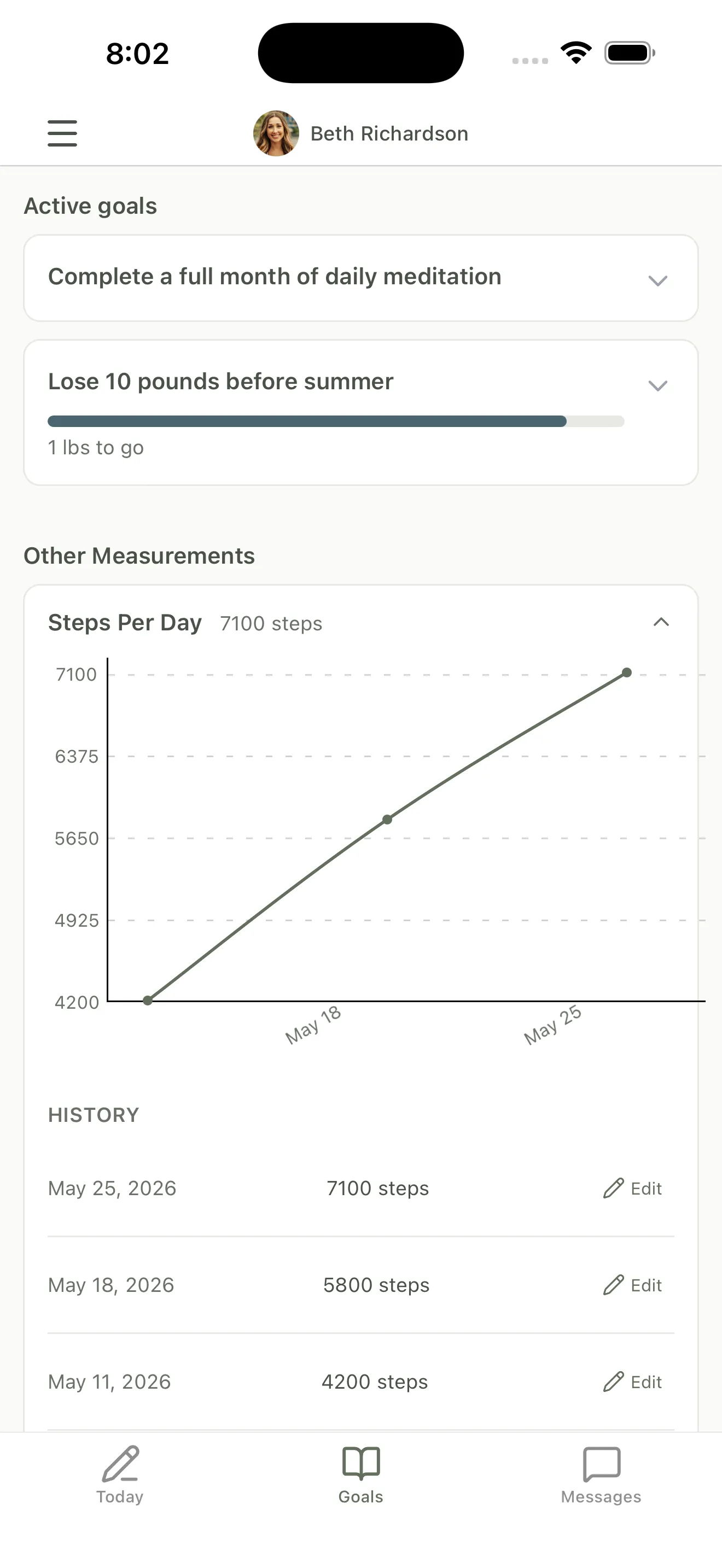 The Goals screen with active goals, a progress bar toward a weight goal, and a steps-per-day chart with its history.